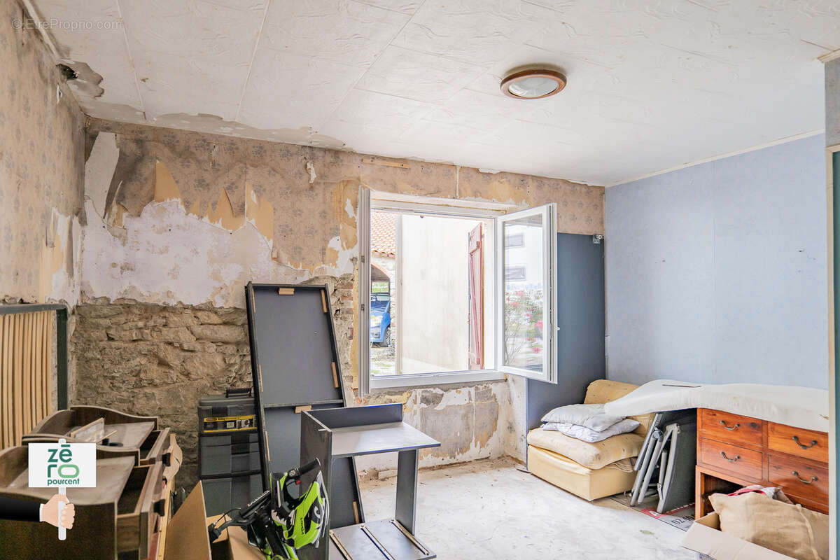 Maison de charme en pierre à vendre à Saint-Étienne-du-Bois, proche Legé   174 m2 habitables - photo 17
