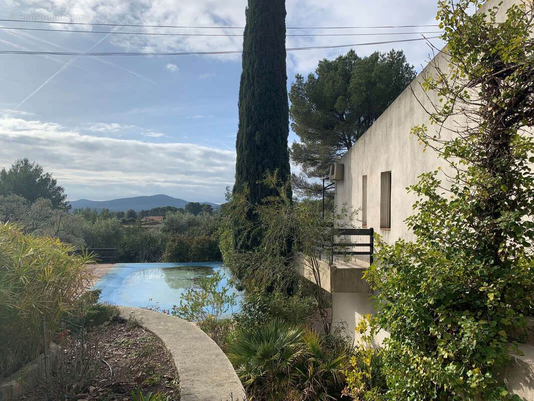 Maison à LE CASTELLET