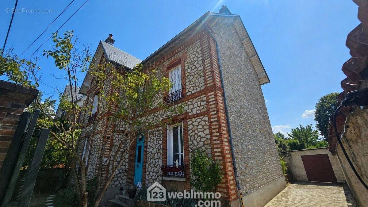 Une autre vue de la maison. - Maison à MILLY-LA-FORET