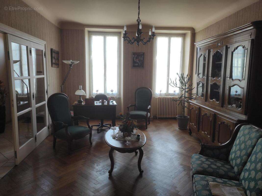 Maison à SAINT-JEAN-D'ANGELY