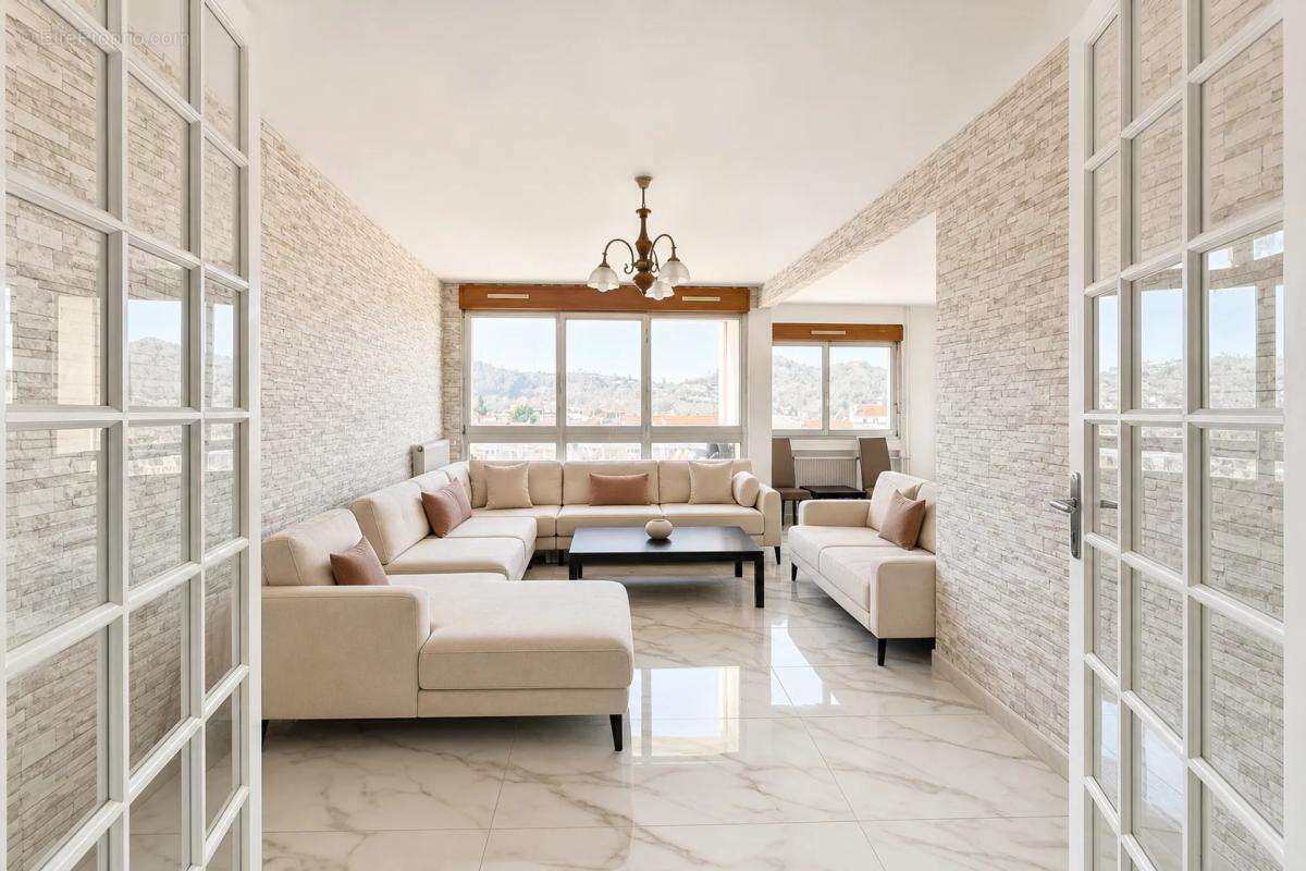 Appartement à SAINT-ETIENNE