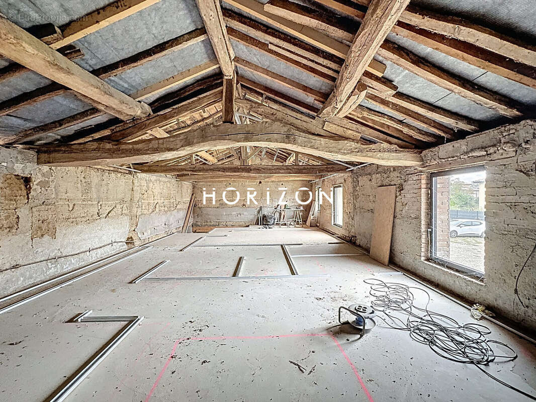 Maison à MOGNENEINS