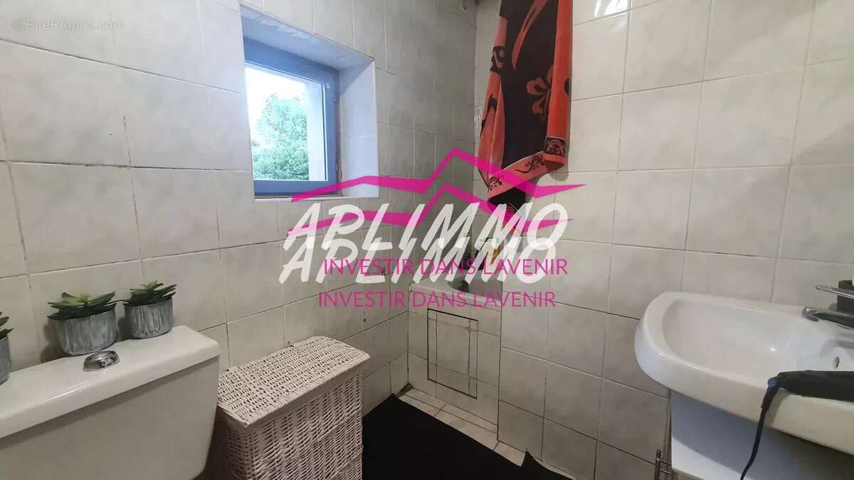 Maison à ROCHEFORT-EN-VALDAINE