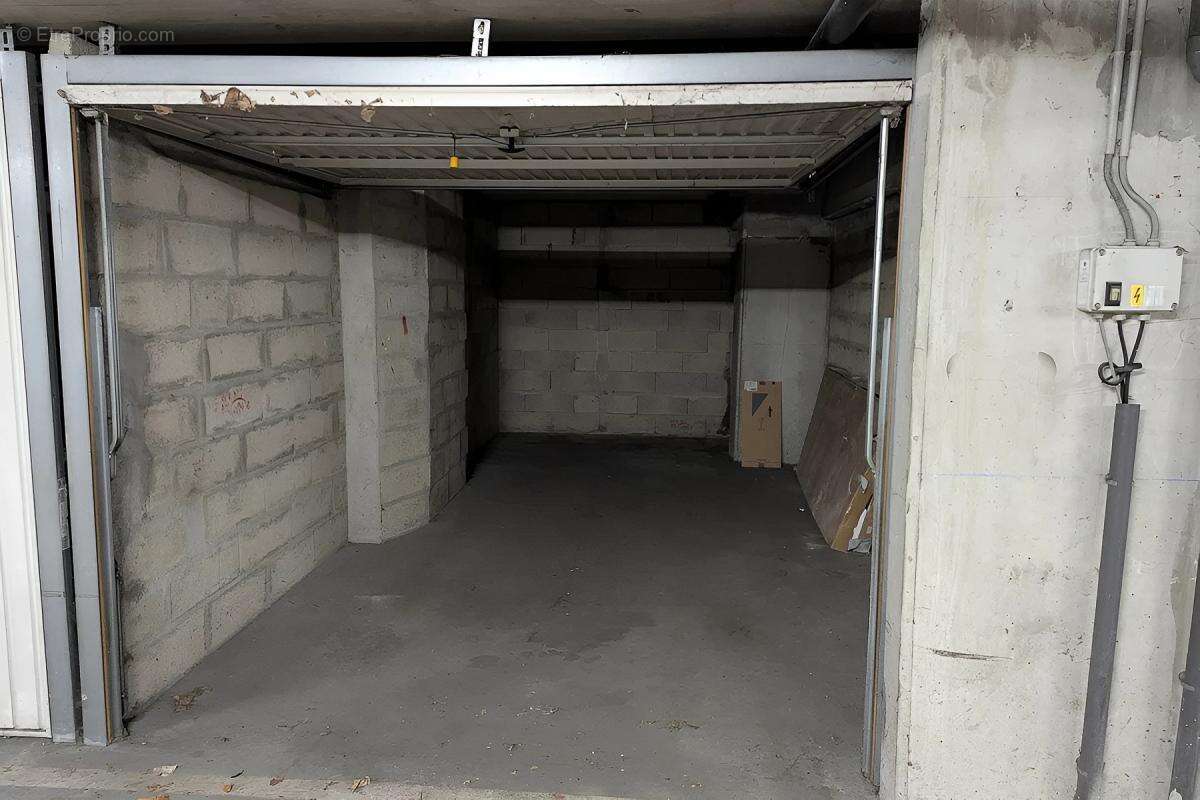 Parking à CARRIERES-SOUS-POISSY