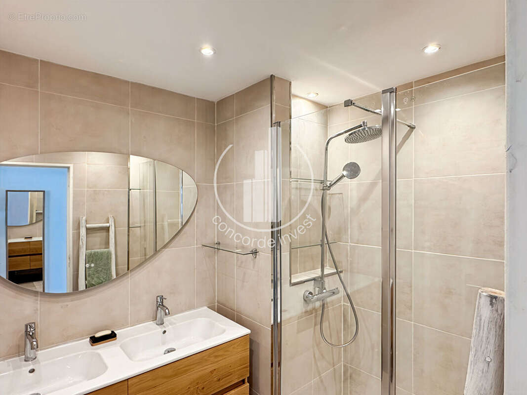 Appartement à COURBEVOIE