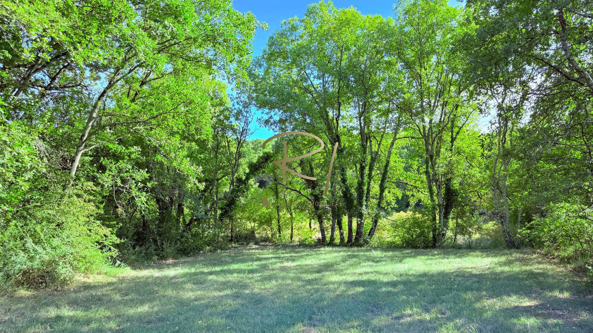 Terrain à SAINT-JEAN-DE-MARUEJOLS-ET-AVEJAN