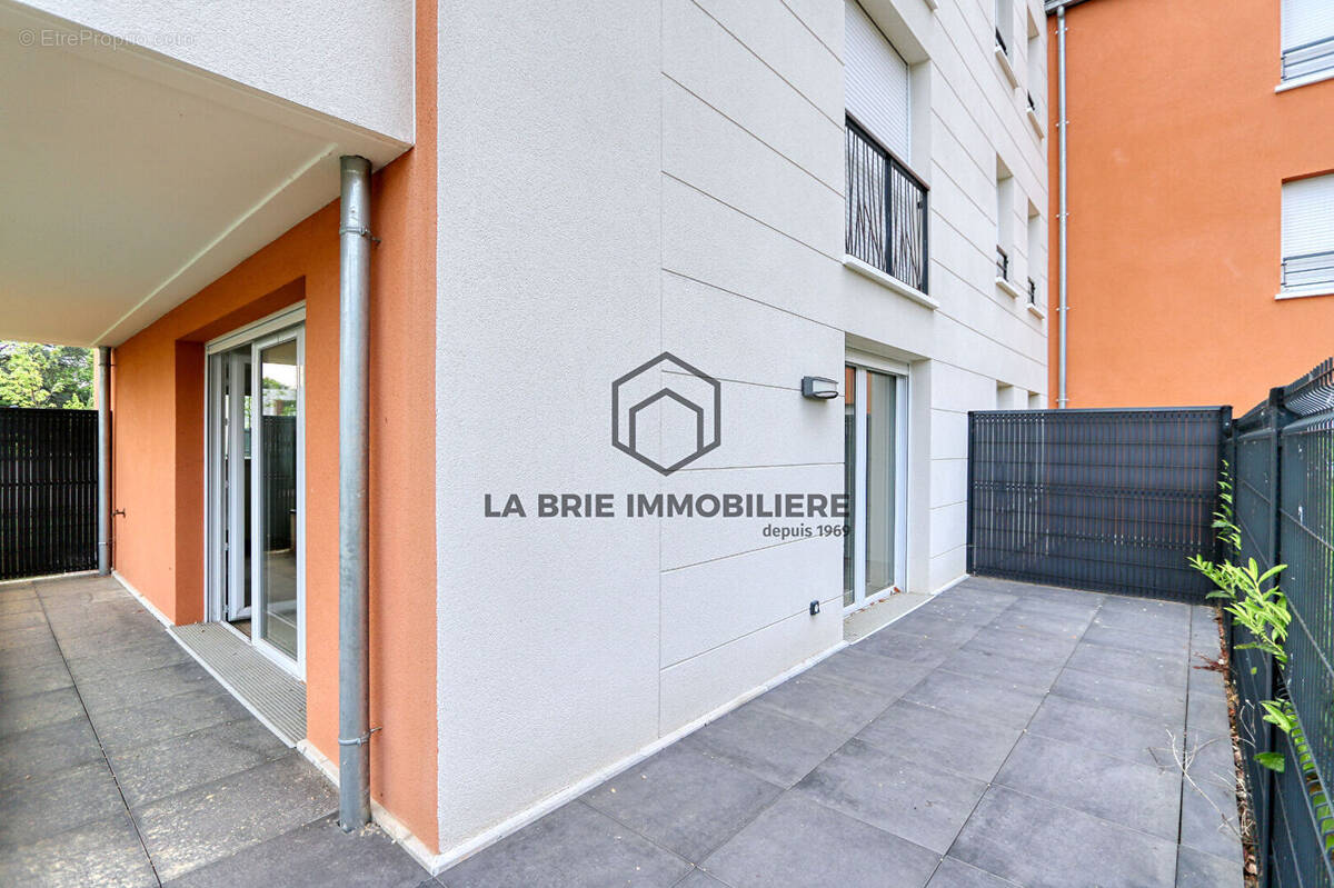 Appartement à EMERAINVILLE