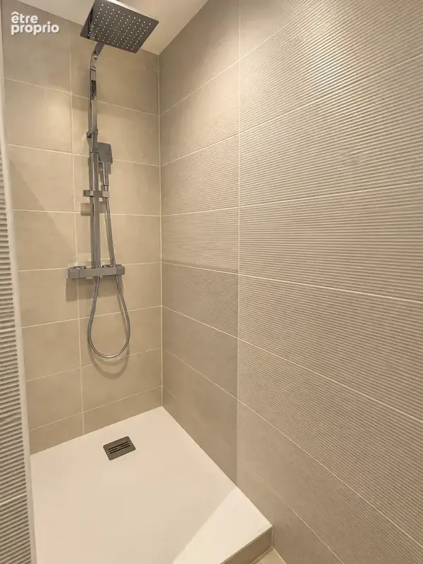 Villa 3 faces plain pied avec piscine - photo 11