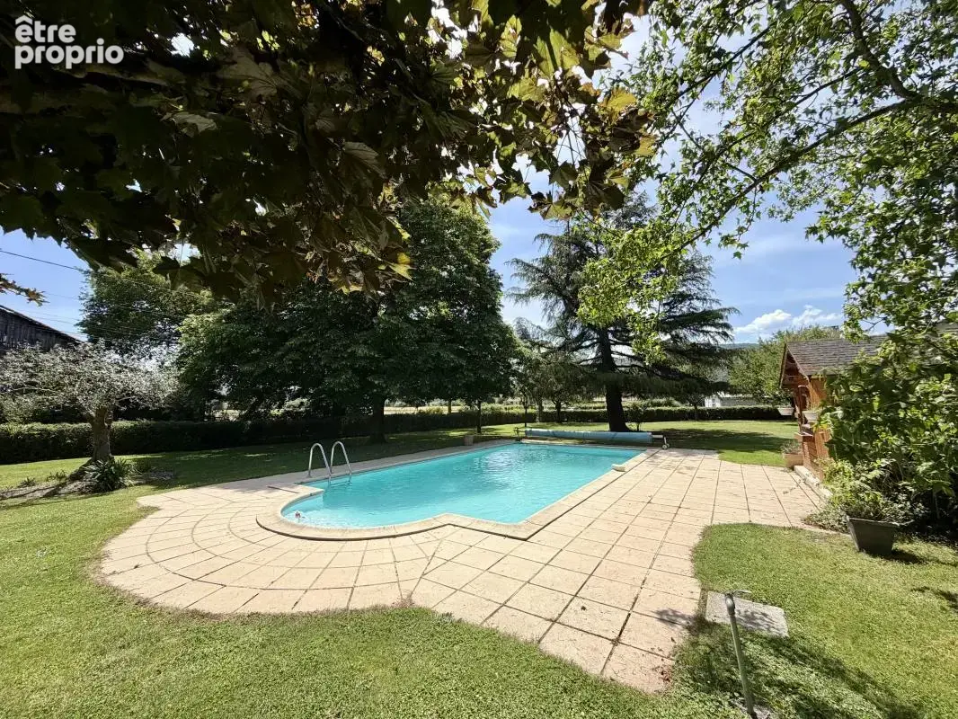 Deux propriétés avec piscine et un terrain de 2 170 m² - photo 14