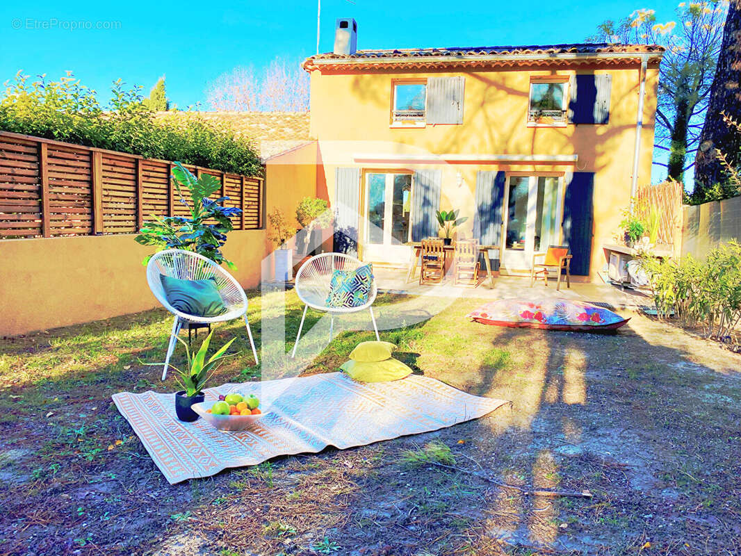 Maison à LE PUY-SAINTE-REPARADE