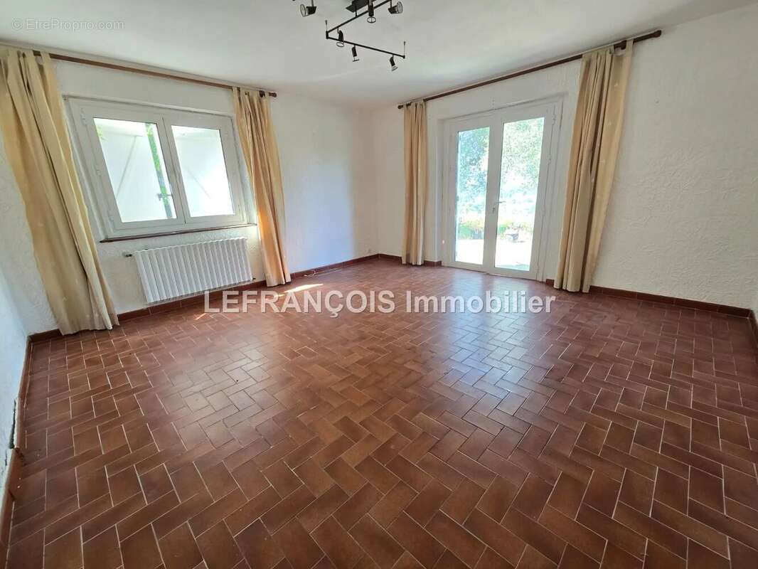Maison à MOUANS-SARTOUX
