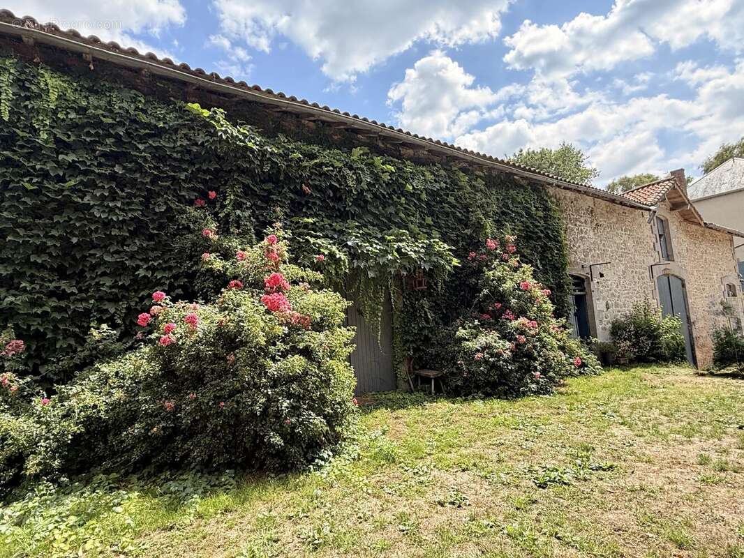 Maison de campagne surélevée avec grande grange et plus de 3 hectares de terrain - photo 16