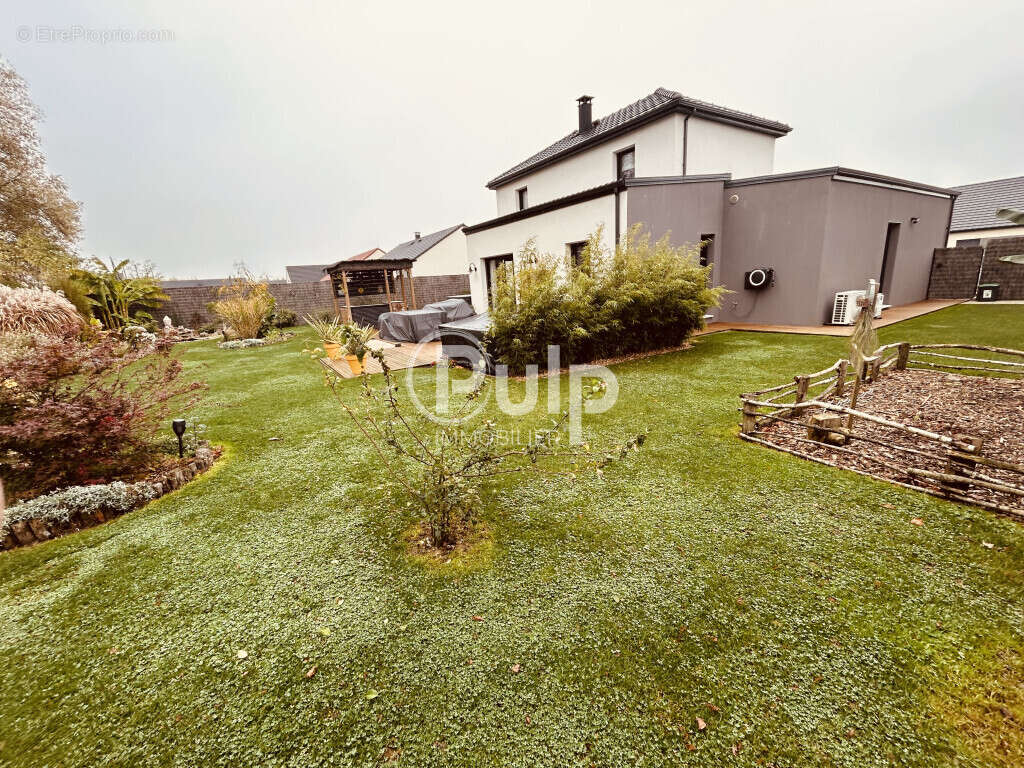 Maison à MONCHECOURT