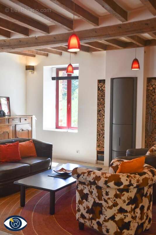 Maison à MONTIGNE-LE-BRILLANT