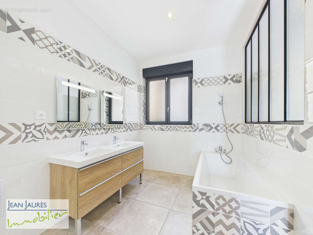 Maison à SAINTE-SAVINE