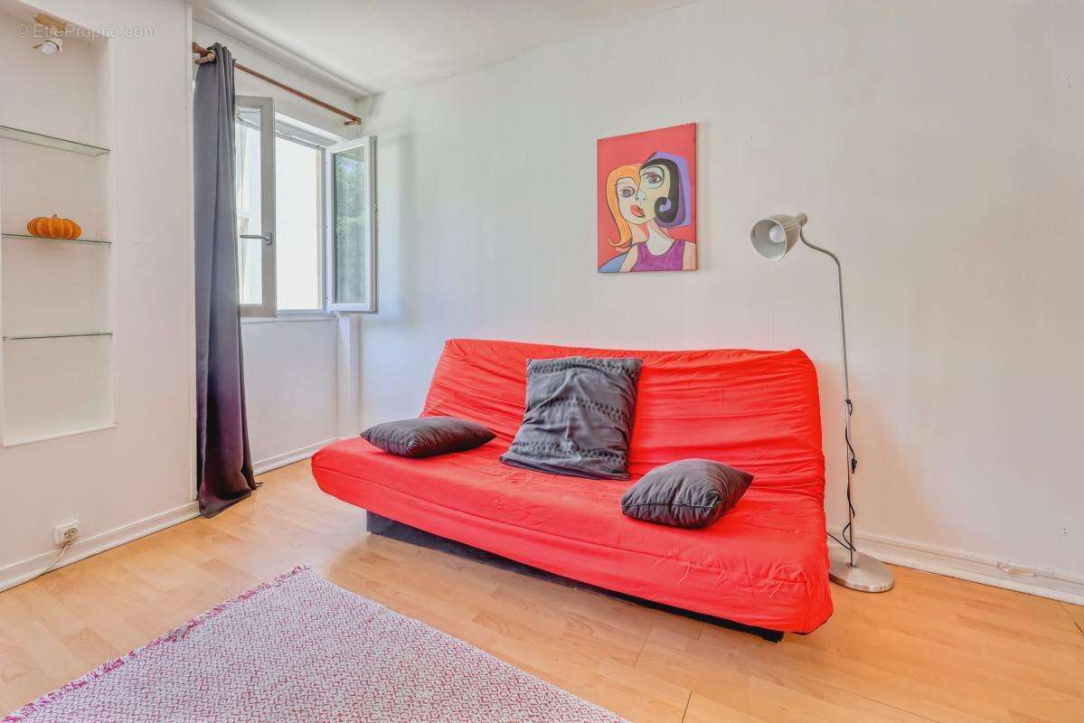 Studio réinventé à 3 min du port: hyper‑centre Cassis, prêt à louer – 180 000 € FAI - photo 2