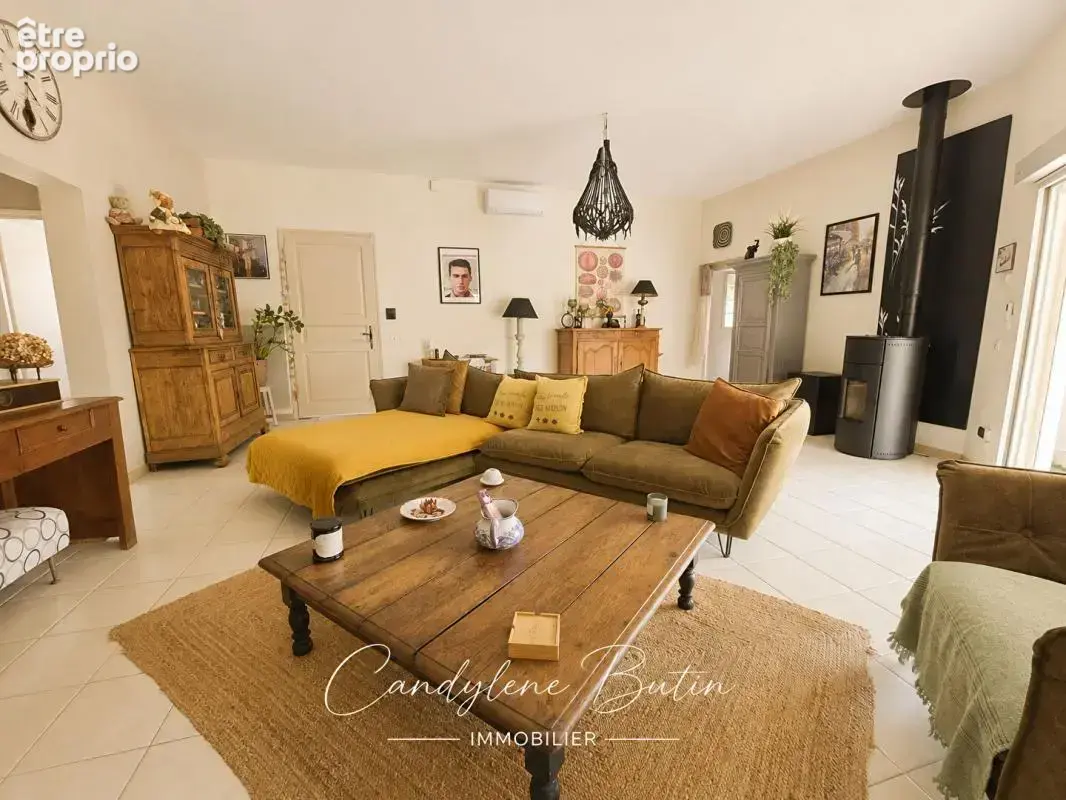 Villa de plain-pied , 164.7 m² ,4 chambres , 3 suites ?,piscine , terrain 1 025 m² - photo 5