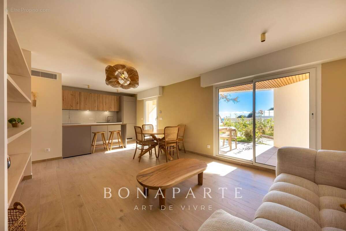VUE MER PANORAMIQUE : Duplex d’exception de 60 m² pieds dans l’eau avec jardin privatif de 36 m² - photo 5