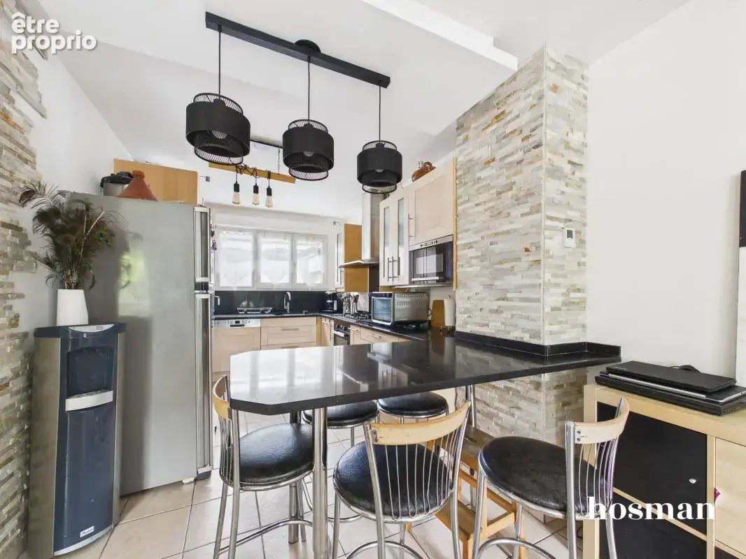 Maison mitoyenne 5 pièces de 101 m² avec jardin et terrasse, place de parking et garage à Bron centre - photo 4