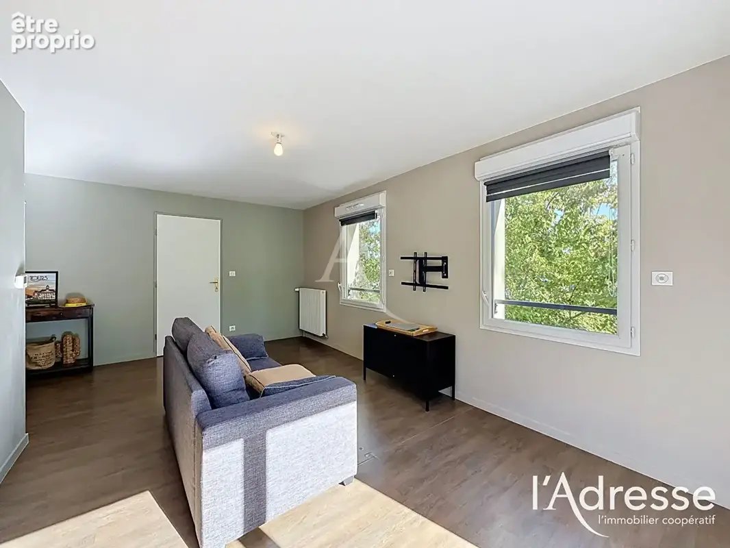 Saint-Avertin - T2 48 m² de 2011, terrasse sud, ascenseur, 2 parkings et cave - photo 6