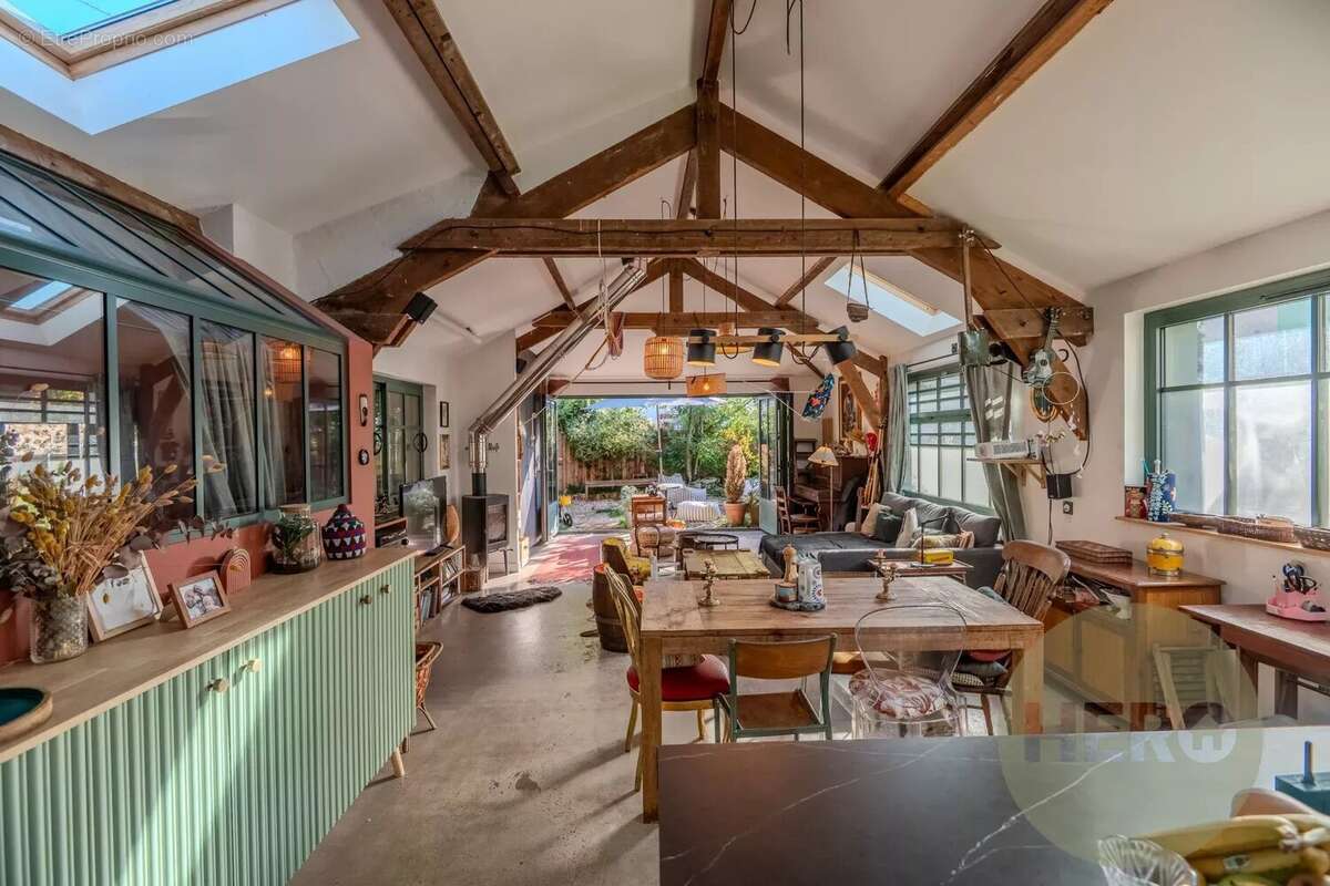 Maison à DAMPIERRE-EN-YVELINES