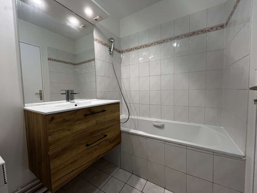 salle de bains Lilas Mairie - Appartement à LES LILAS