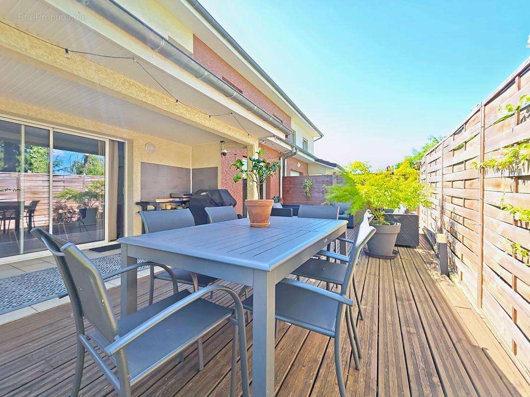 Maison - 4 Chambres - Buanderie - Cellier - Jardin - Terrasse - Garage - Place de stationnement - Proche toutes commodités - photo 10