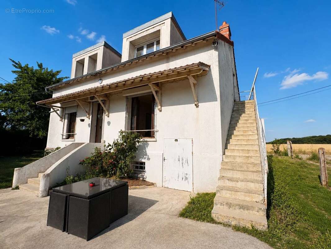 Maison à JOUY-LE-CHATEL