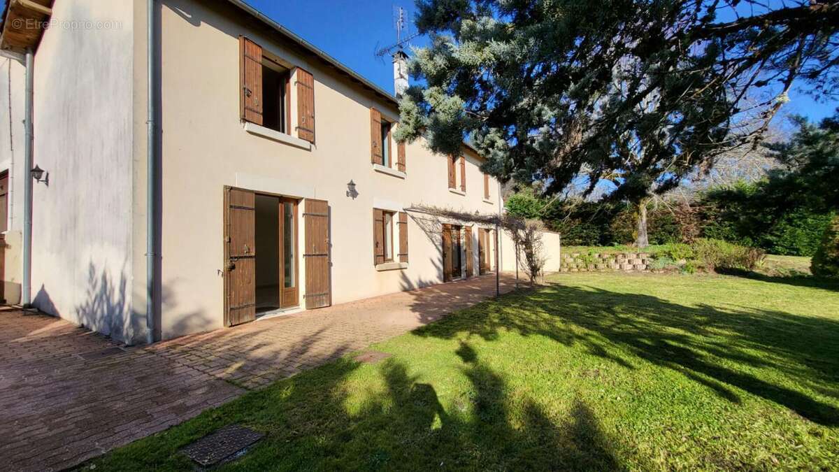 Maison à SAINT-GERMAIN-DU-SALEMBRE