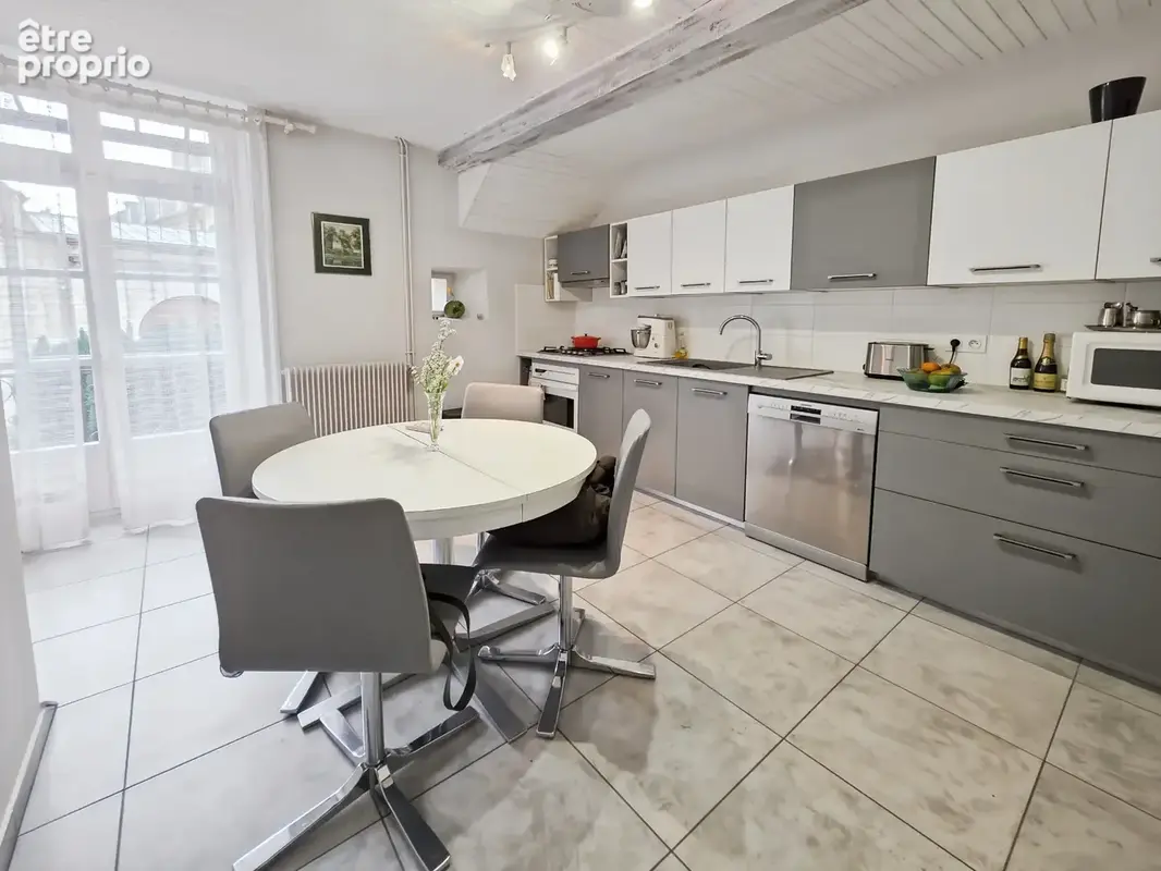 Maison de ville 117 m² – 3 chambres – Garage – Petite cour – Centre Lons-le-Saunier - photo 2