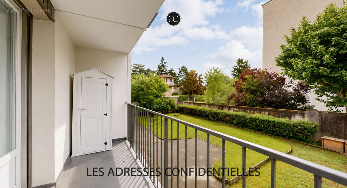 Tassin-la-Demi-Lune   Appartement 3 pièces de 72 m2   Garage inclus - photo 5