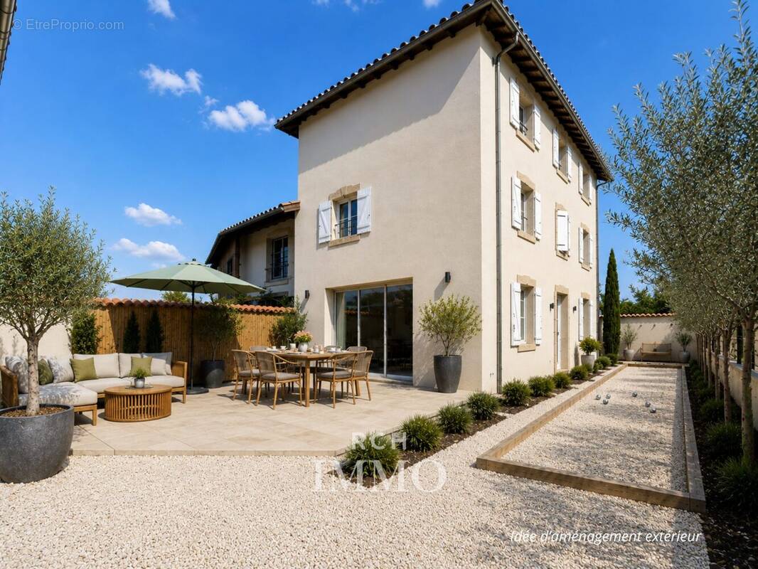 Maison à EYZIN-PINET