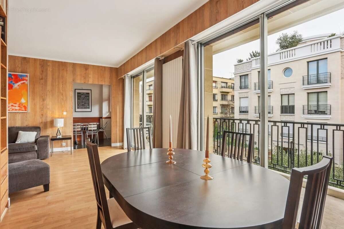Appartement à NEUILLY-SUR-SEINE