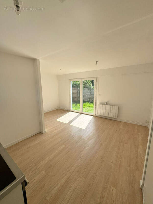 Appartement à ISNEAUVILLE