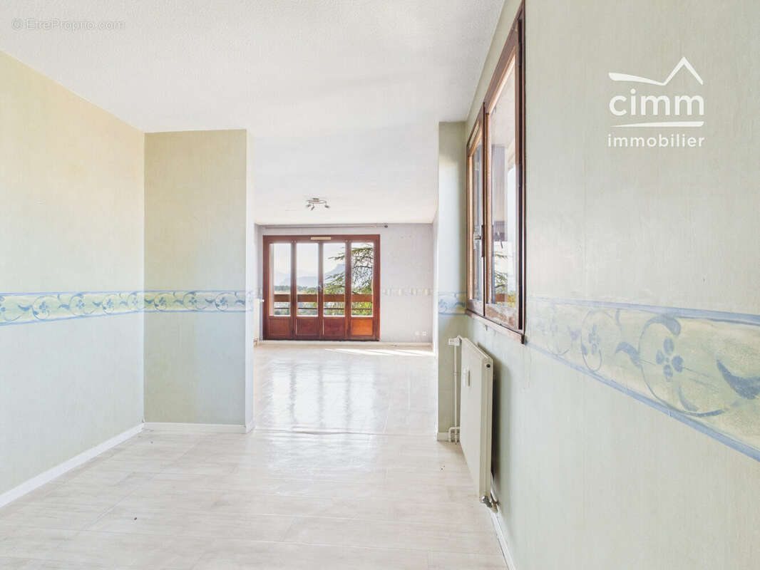 Appartement 82 m² à Rives  - photo 2