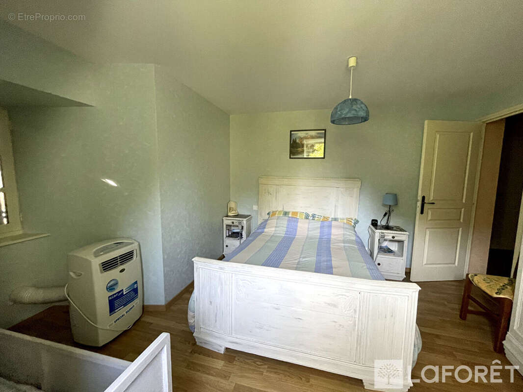 Maison à SAINT-MARTIN-SOUS-VIGOUROUX