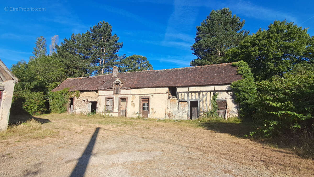 Ancien corps de ferme avec grand terrain - photo 8