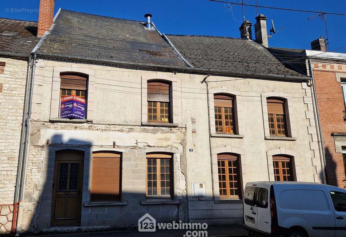 Maison d'habitation à rafraîchir d'une surface habitable de 179 m² - Maison à SISSONNE