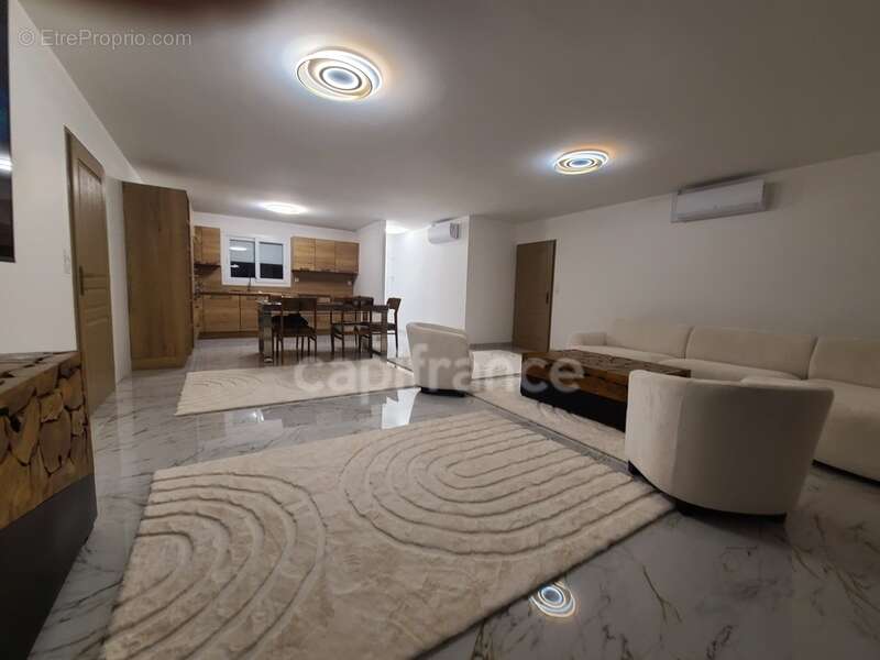 Maison à SAINT-JEAN-D'ANGELY