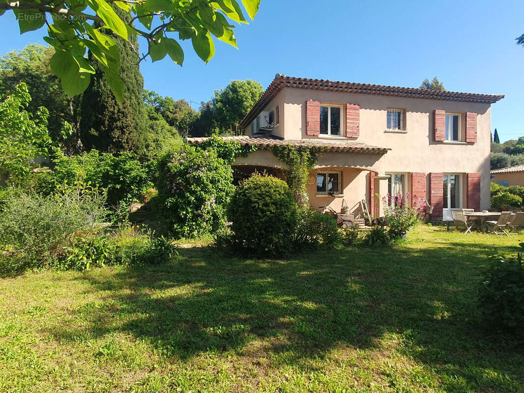 Maison à PLAN-DE-LA-TOUR