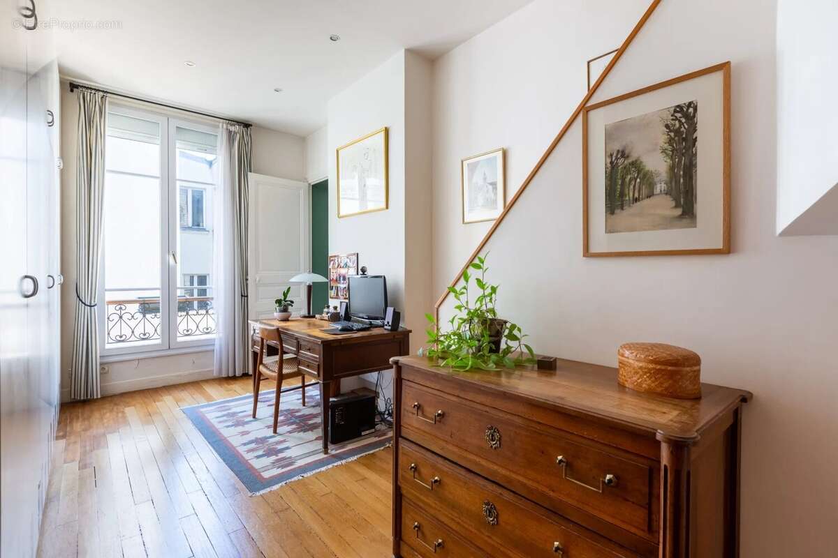 Appartement à PARIS-17E