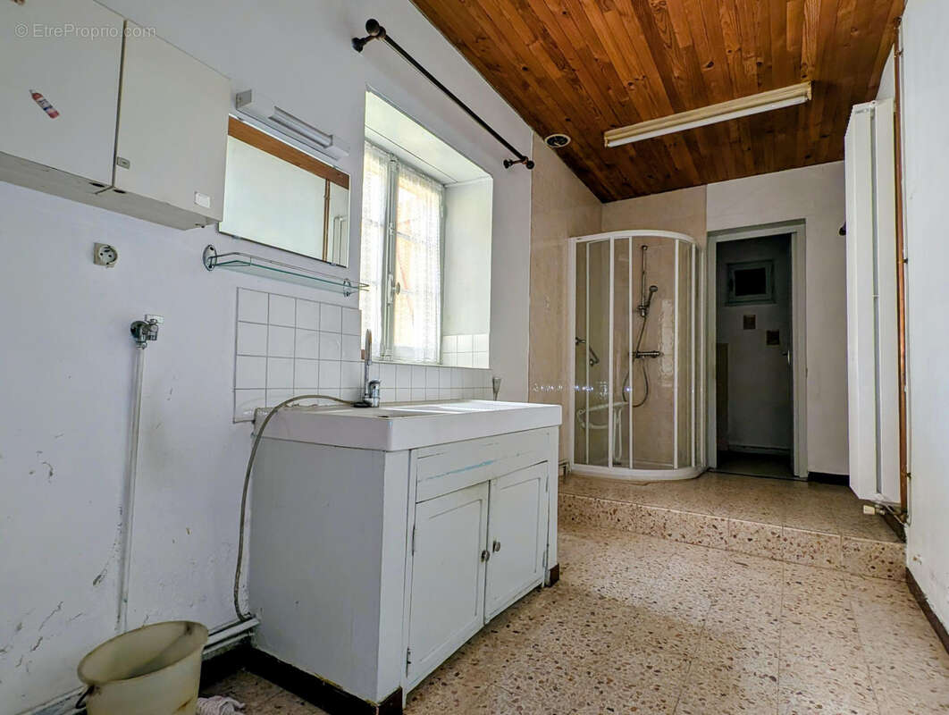 Maison de village à rénover avec grand terrain - photo 9