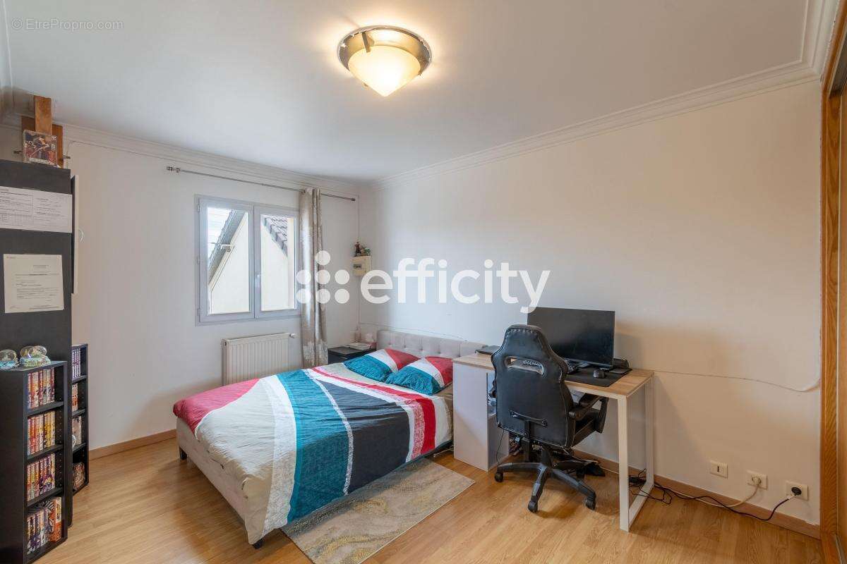 Maison à VIGNEUX-SUR-SEINE