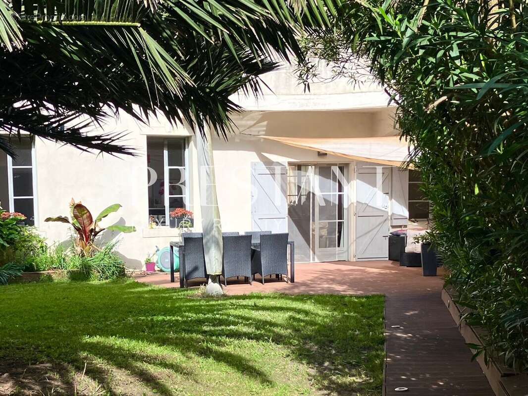 Biarritz hyper-centre : appartement d'exception avec jardin privatif de 250 m2 et garage - photo 13