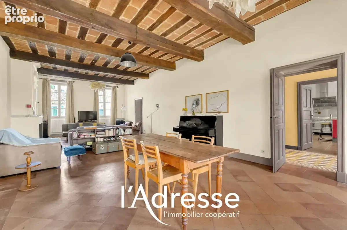Exclusivité l'Adresse - Le BURGAUD - Maison de maître d'environ 290 m² avec parc arboré de 2 492 m², pigeonnier et dépendances - photo 4