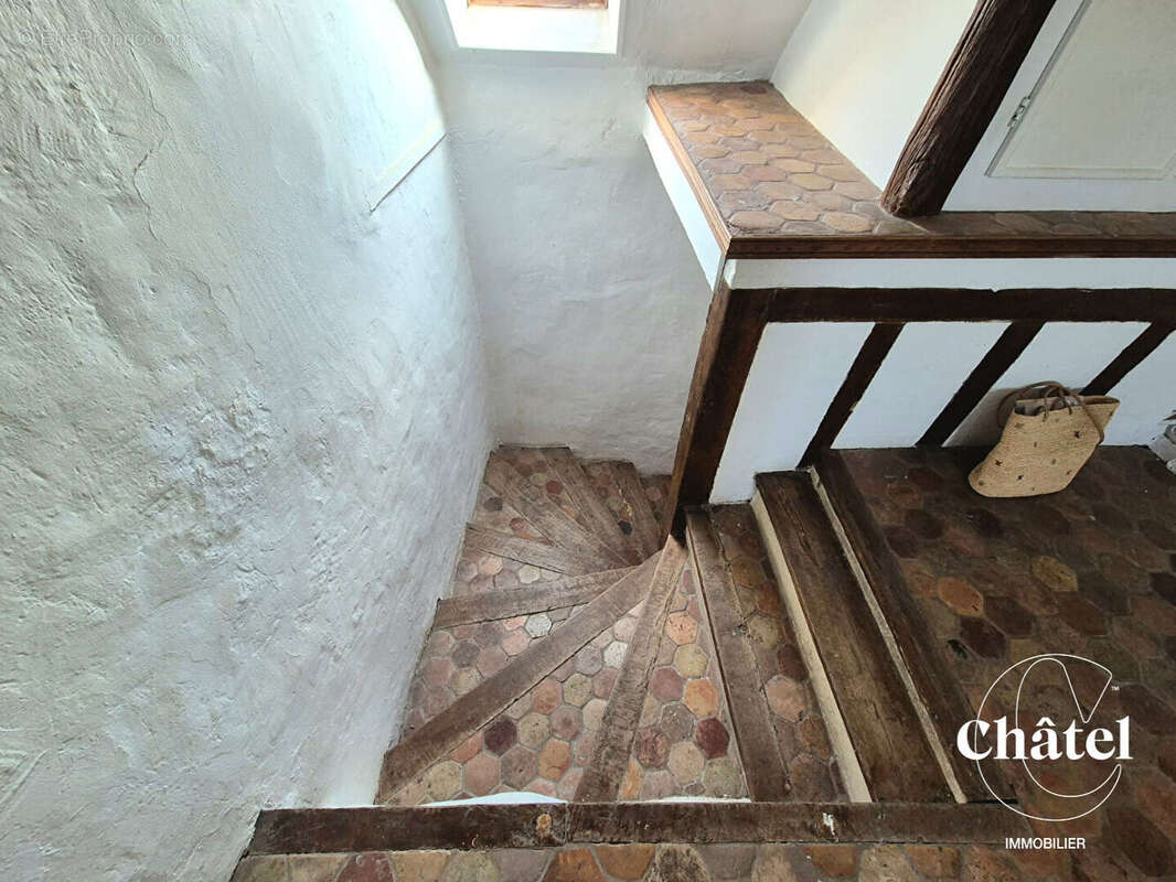 Senlis - Centre-ville - Appartement T2 charme de l'ancien - cave - photo 10