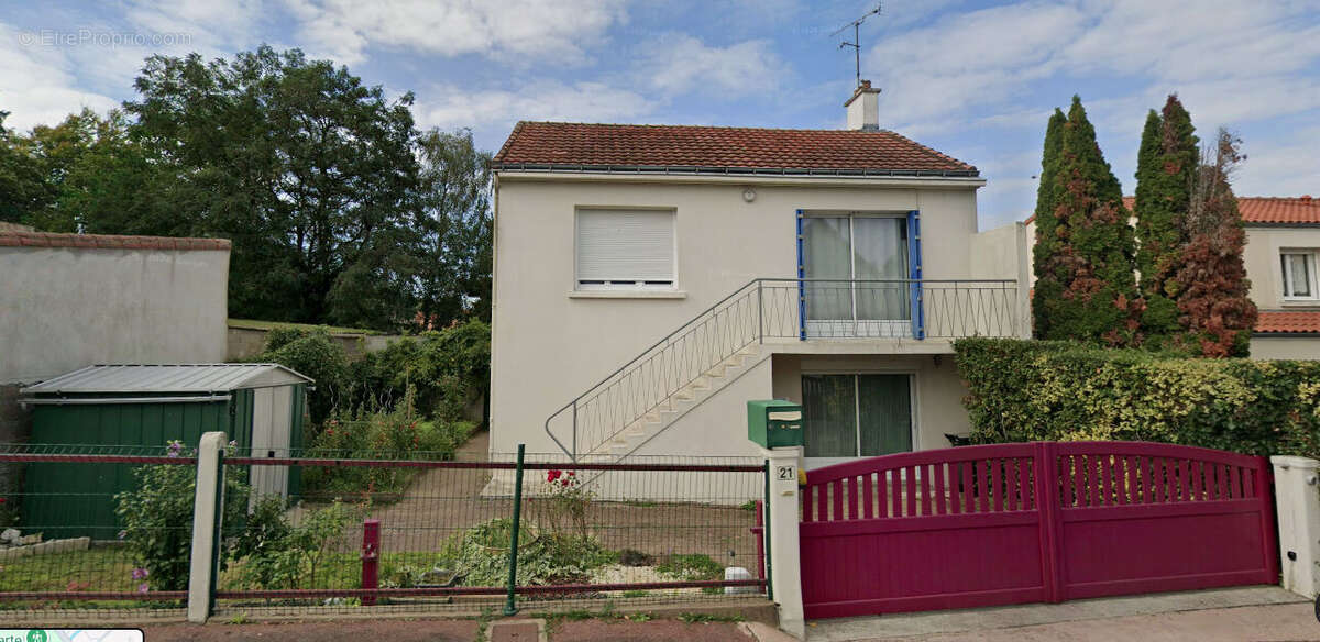 Maison à LA CHAPELLE-BASSE-MER