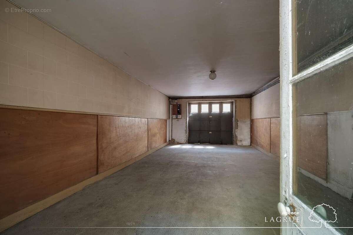   - Maison à VICHY