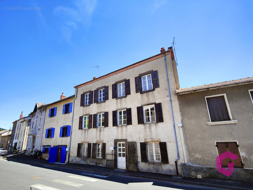 Maison à CHAMPAGNAC-LE-VIEUX