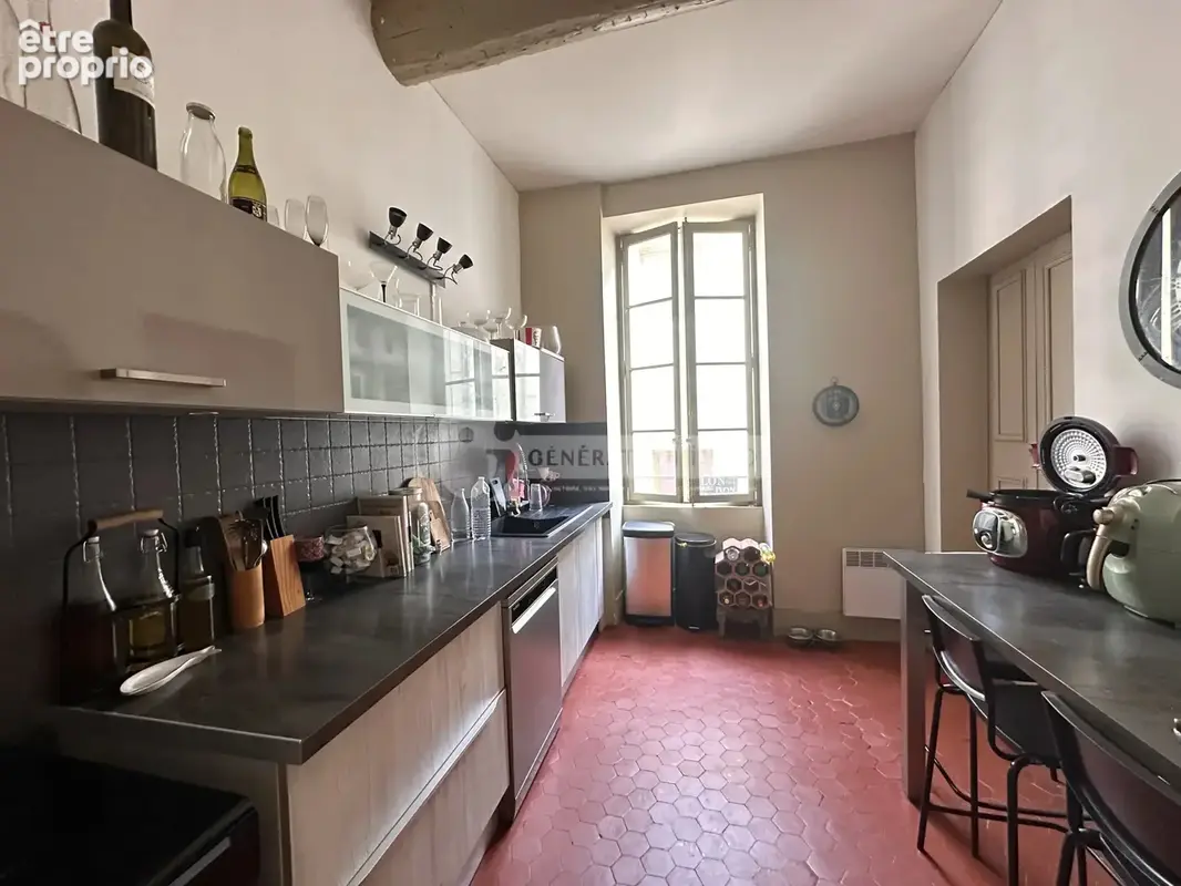 Appartement de charme de 110 m² à Beaucaire - photo 2